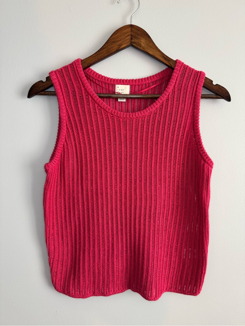 Sleeveless Rib-Knit Tank Top in Raspberry Pink - Picture 3 of 5